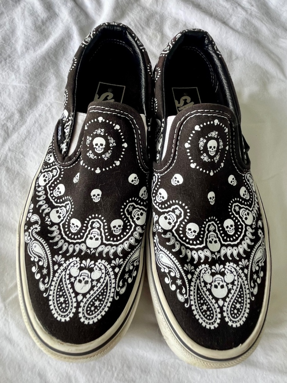 Van’s Slip-On Skull Bandana Paisley Men’s 4 Women’s 5.5